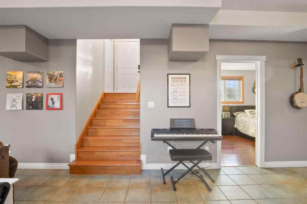 MLS® A2268679 - 2 Holbrook Place   in Hewlett Park Sylvan Lake, Residential