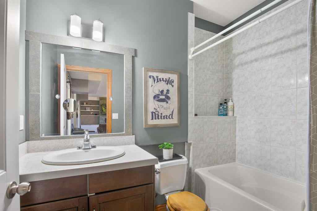 MLS® A2268679 - 2 Holbrook Place   in Hewlett Park Sylvan Lake, Residential