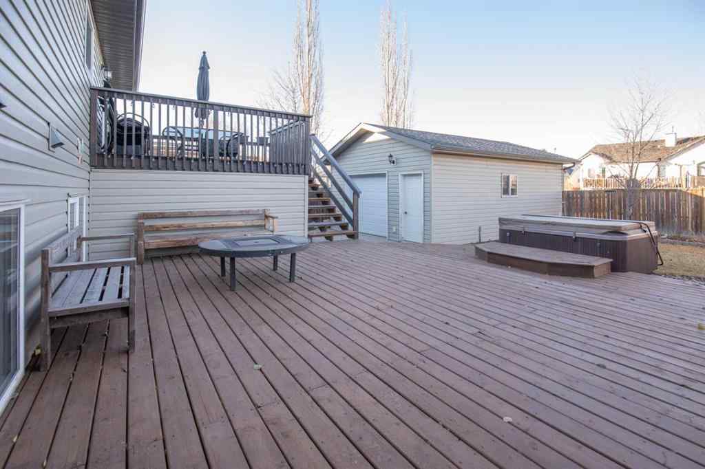 MLS® A2268679 - 2 Holbrook Place   in Hewlett Park Sylvan Lake, Residential
