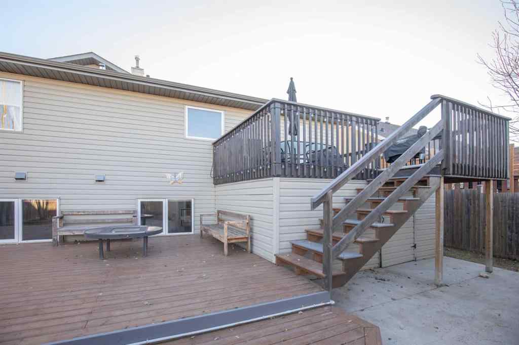 MLS® A2268679 - 2 Holbrook Place   in Hewlett Park Sylvan Lake, Residential