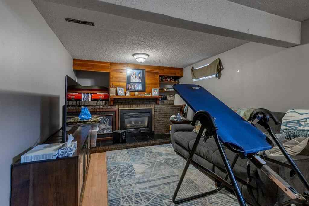 MLS® A2268685 - 1919 19 Avenue S in Agnes Davidson Lethbridge, Residential