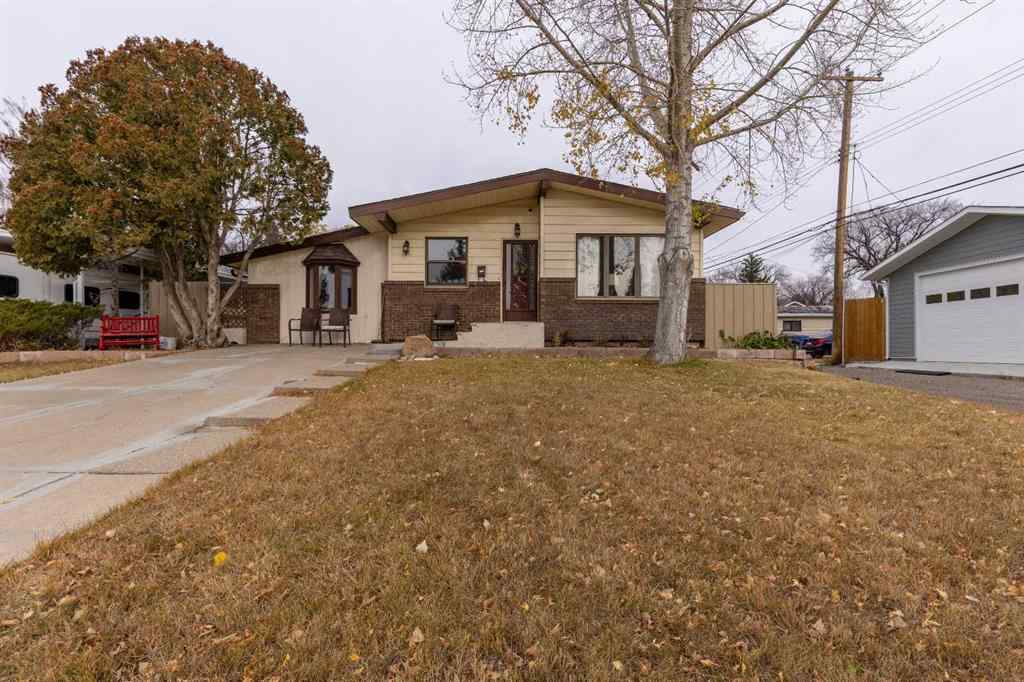MLS® A2268685 - 1919 19 Avenue S in Agnes Davidson Lethbridge, Residential