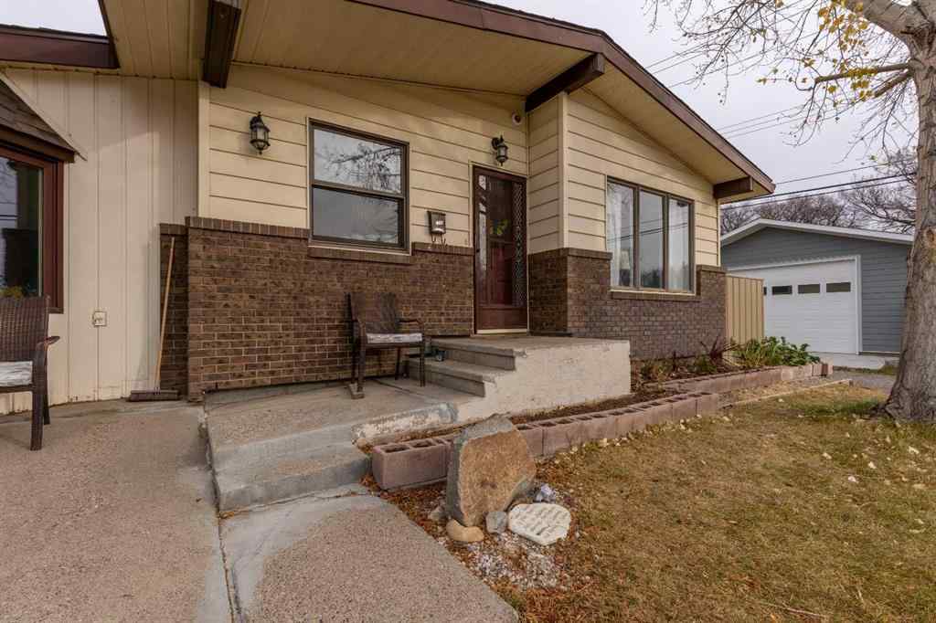 MLS® A2268685 - 1919 19 Avenue S in Agnes Davidson Lethbridge, Residential
