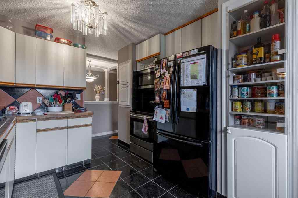 MLS® A2268685 - 1919 19 Avenue S in Agnes Davidson Lethbridge, Residential