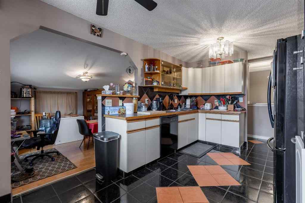 MLS® A2268685 - 1919 19 Avenue S in Agnes Davidson Lethbridge, Residential