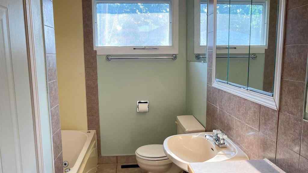 MLS® A2268685 - 1919 19 Avenue S in Agnes Davidson Lethbridge, Residential