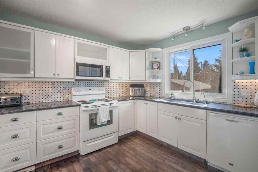 MLS® A2268686 - 5709 55th Avenue   in Downtown Lacombe Lacombe, Residential