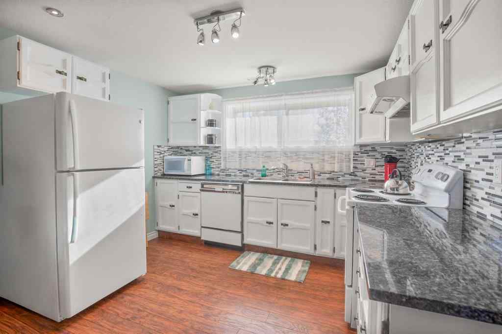 MLS® A2268686 - 5709 55th Avenue   in Downtown Lacombe Lacombe, Residential