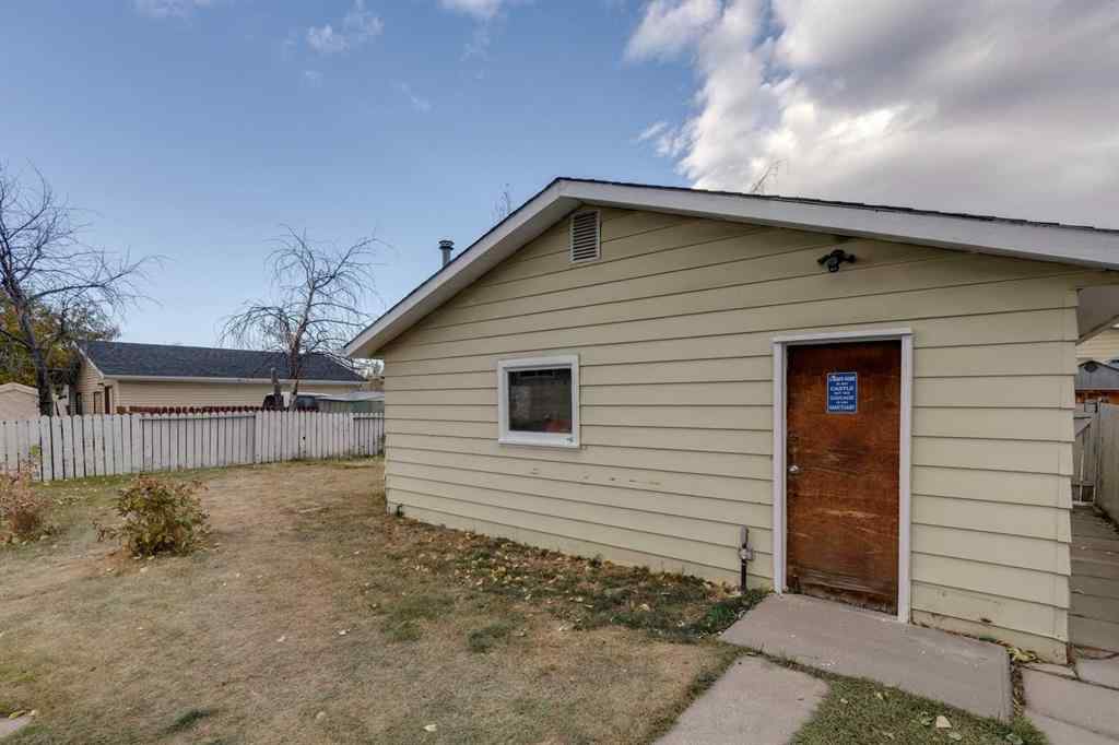 MLS® A2268766 - 6320 Rundlehorn Drive NE in Pineridge Calgary, Residential