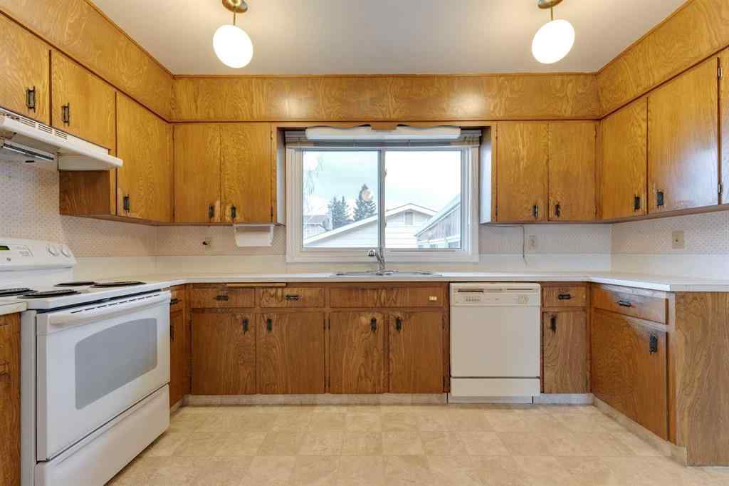 MLS® A2268766 - 6320 Rundlehorn Drive NE in Pineridge Calgary, Residential