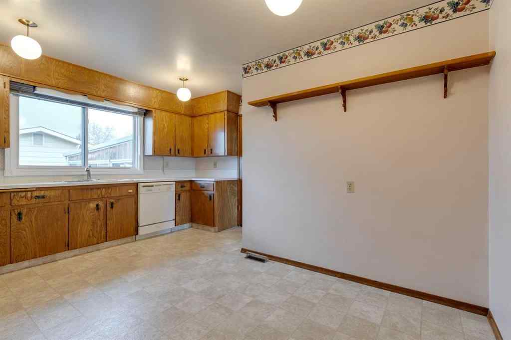 MLS® A2268766 - 6320 Rundlehorn Drive NE in Pineridge Calgary, Residential