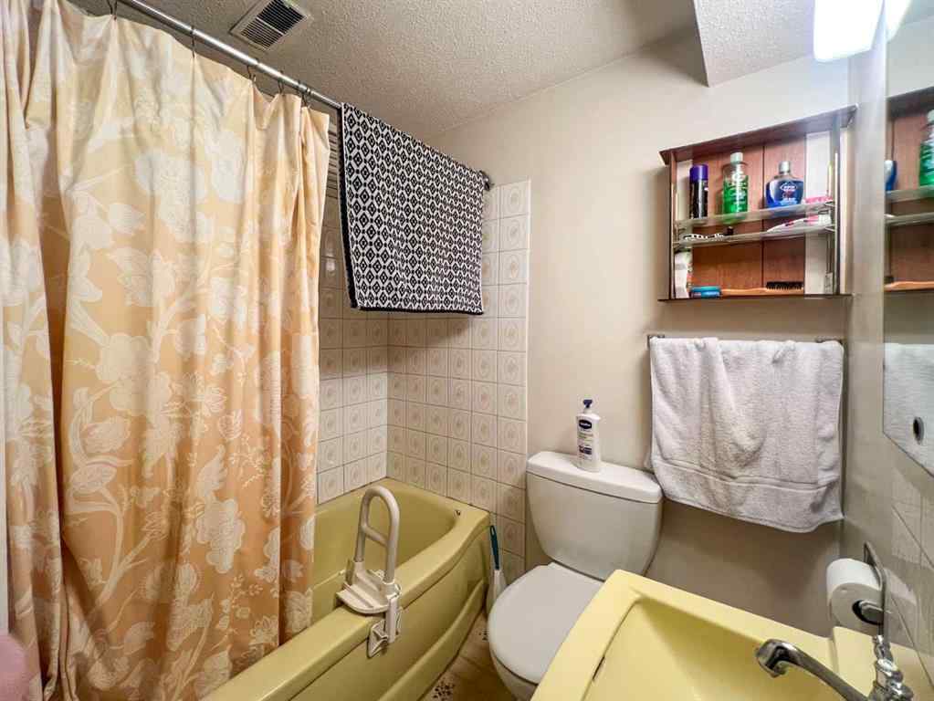 MLS® A2268787 - 3812 33 Avenue SW in Glenbrook Calgary, Residential