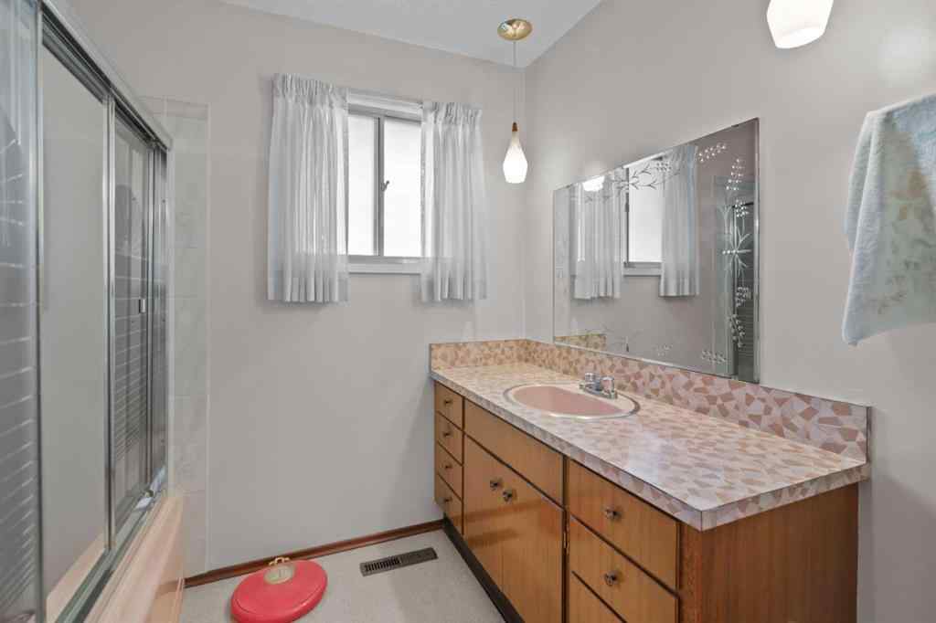 MLS® A2268787 - 3812 33 Avenue SW in Glenbrook Calgary, Residential