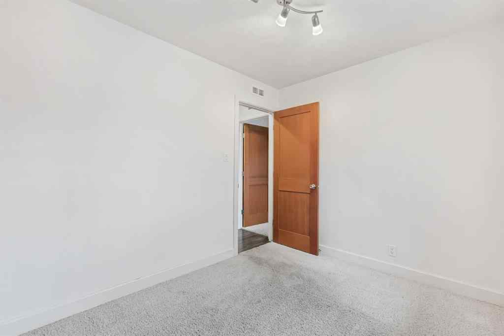 MLS® # A2268837 - 303 40 Street SW in Wildwood Calgary, Residential Open Houses