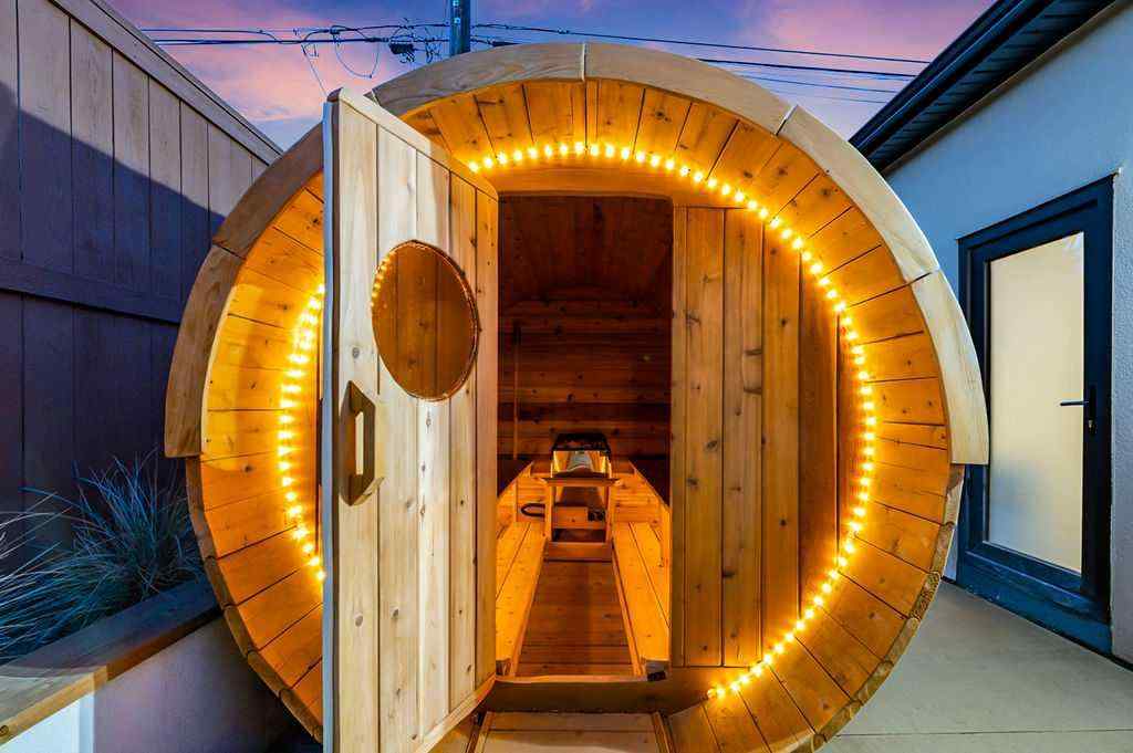 MLS® A2268859 - 56 Lissington Drive SW in North Glenmore Park Calgary, Residential