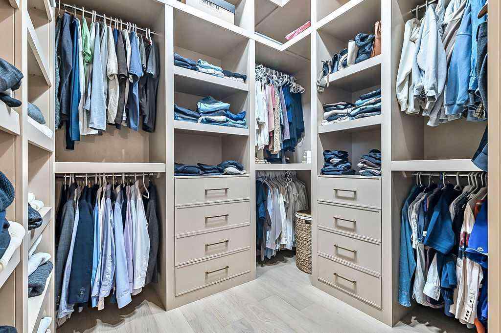 MLS® A2268859 - 56 Lissington Drive SW in North Glenmore Park Calgary, Residential