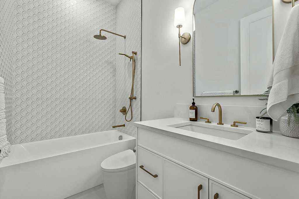 MLS® A2268859 - 56 Lissington Drive SW in North Glenmore Park Calgary, Residential