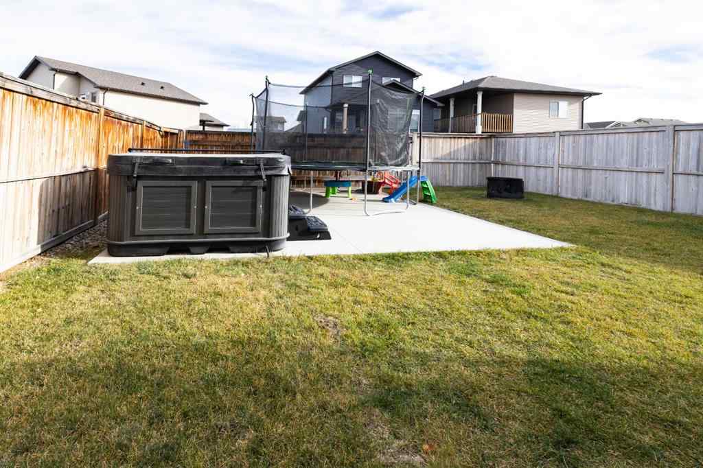 MLS® A2268900 - 1015 Mt Sundance Manor W in Sunridge Lethbridge, Residential