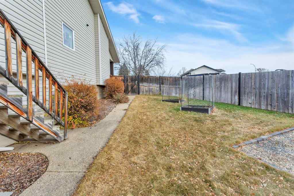 MLS® A2268932 - 68 Falcon Crescent  in Fox Run Sylvan Lake, Residential