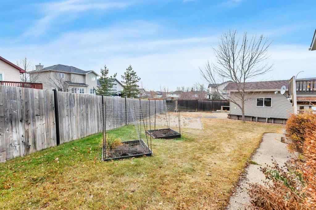 MLS® A2268932 - 68 Falcon Crescent  in Fox Run Sylvan Lake, Residential