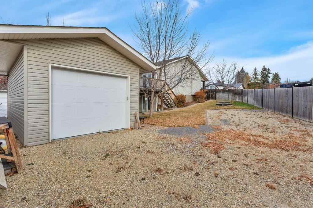 MLS® A2268932 - 68 Falcon Crescent  in Fox Run Sylvan Lake, Residential