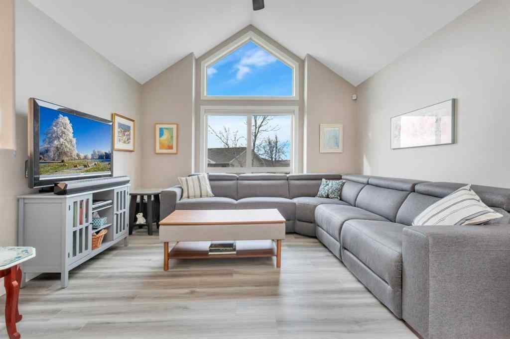 MLS® A2268932 - 68 Falcon Crescent  in Fox Run Sylvan Lake, Residential