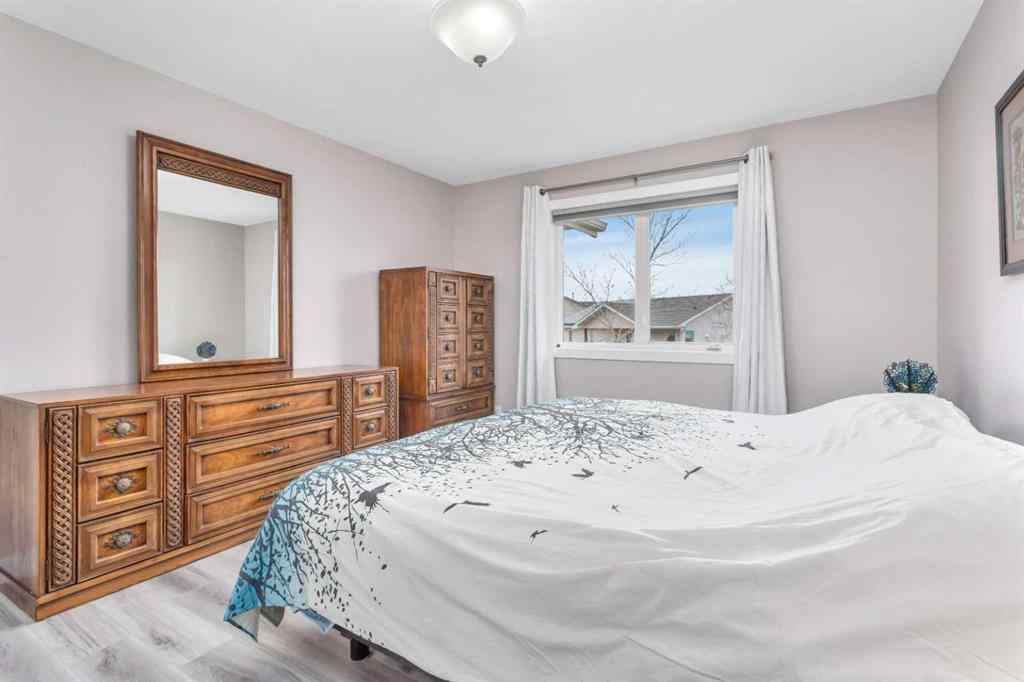 MLS® A2268932 - 68 Falcon Crescent  in Fox Run Sylvan Lake, Residential