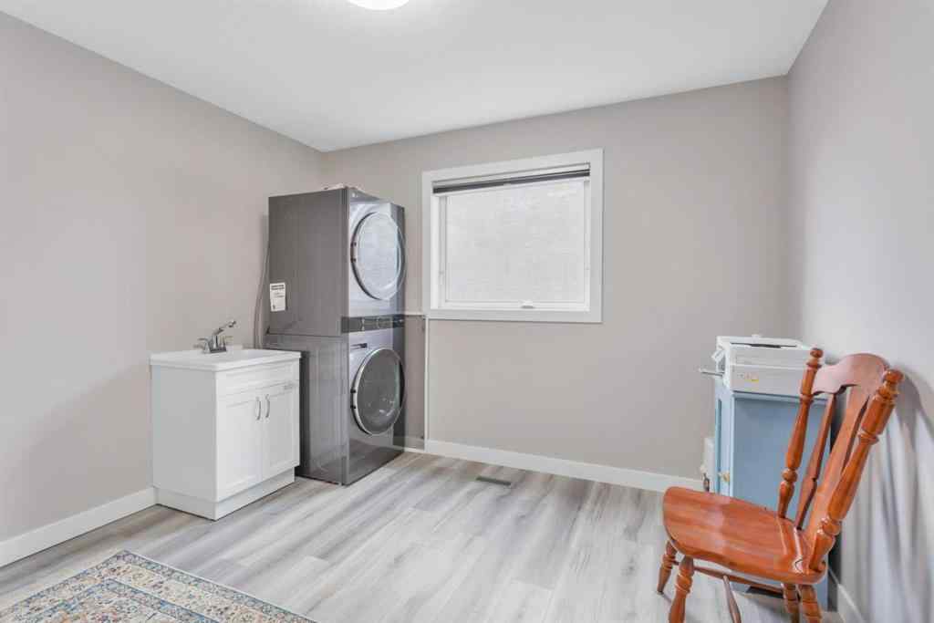 MLS® A2268932 - 68 Falcon Crescent  in Fox Run Sylvan Lake, Residential