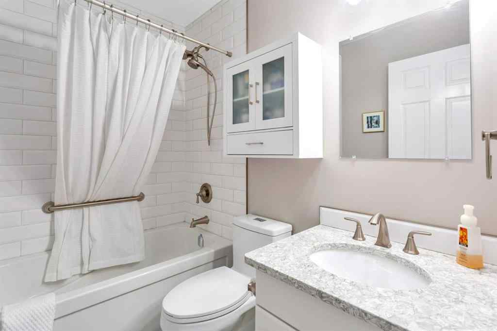 MLS® A2268932 - 68 Falcon Crescent  in Fox Run Sylvan Lake, Residential