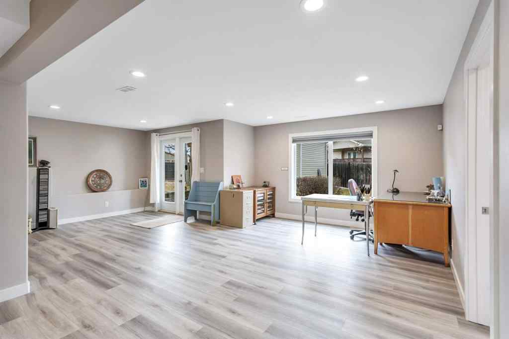 MLS® A2268932 - 68 Falcon Crescent  in Fox Run Sylvan Lake, Residential