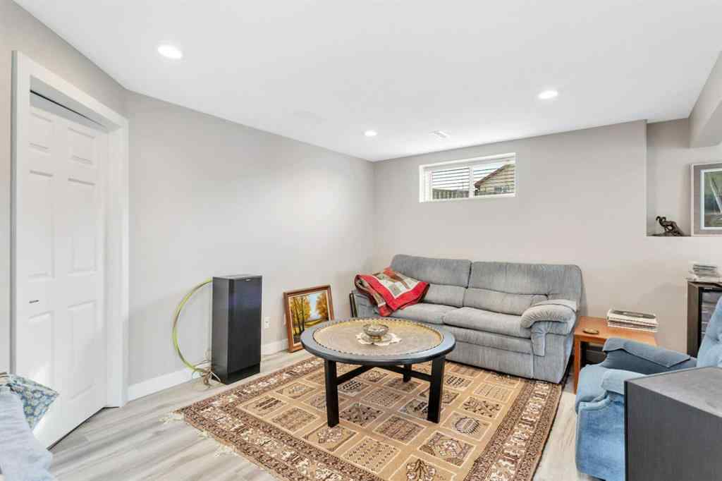 MLS® A2268932 - 68 Falcon Crescent  in Fox Run Sylvan Lake, Residential