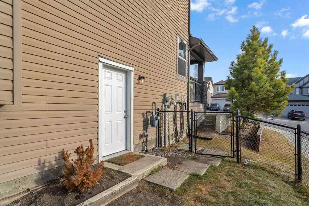 MLS® A2268934 - 204 Sunset View  in Sunset Ridge Cochrane, Residential