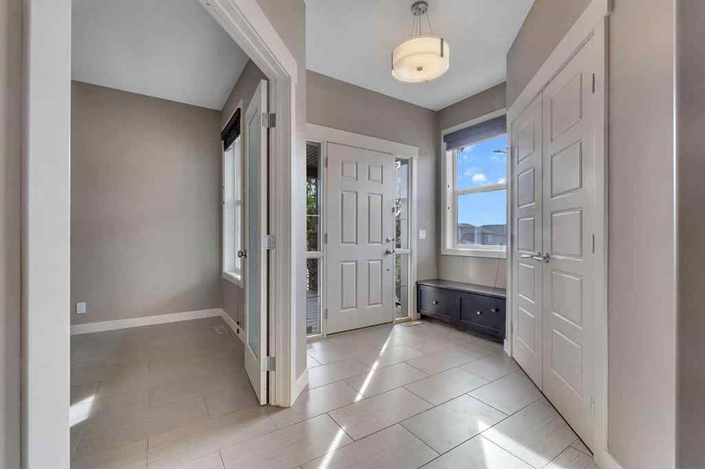 MLS® A2268934 - 204 Sunset View  in Sunset Ridge Cochrane, Residential