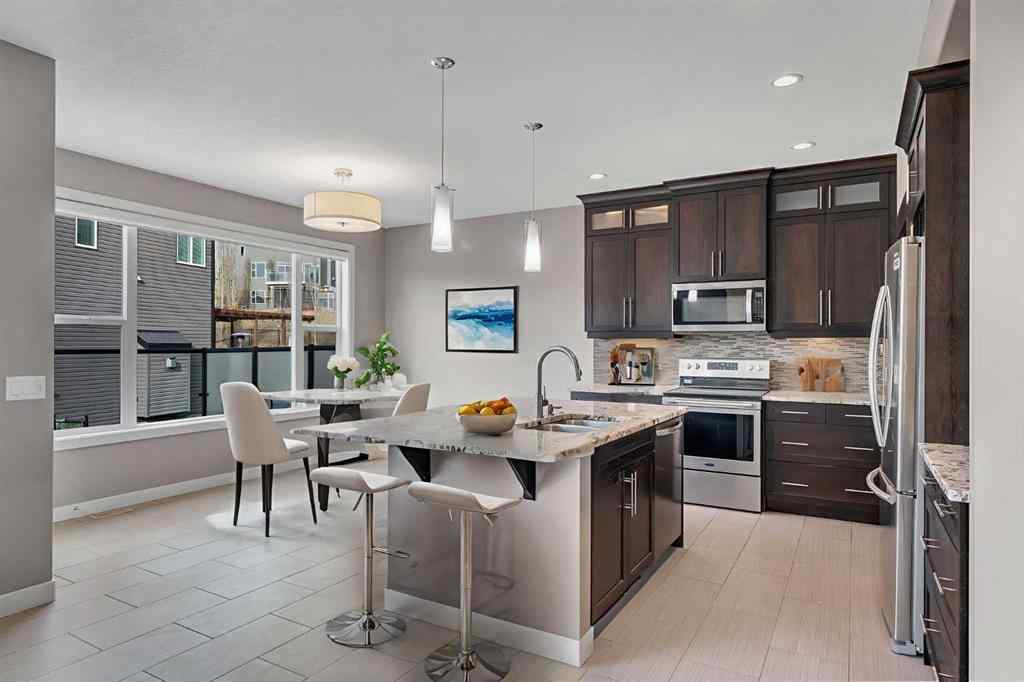 MLS® A2268934 - 204 Sunset View  in Sunset Ridge Cochrane, Residential