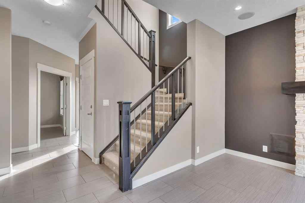 MLS® A2268934 - 204 Sunset View  in Sunset Ridge Cochrane, Residential