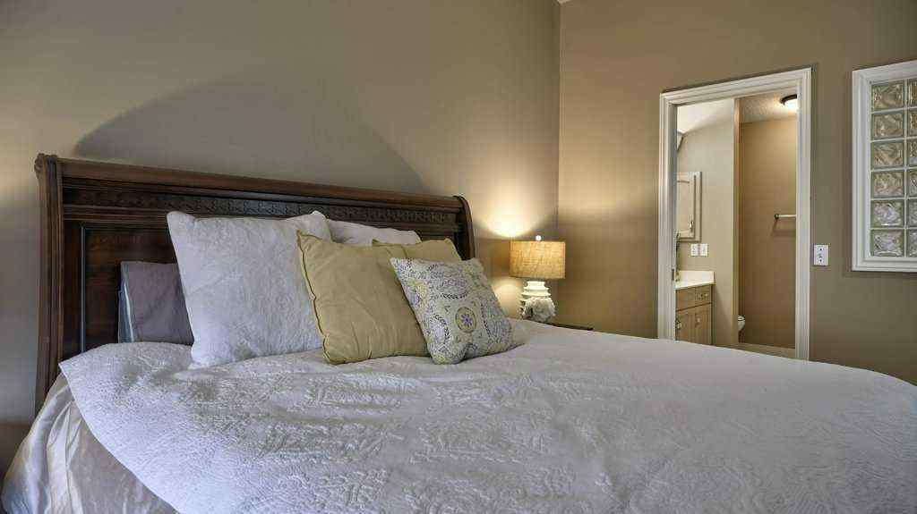 MLS&reg; # A2268938 - 138 Sierra Morena Green SW in Signal Hill Calgary, Residential Open Houses