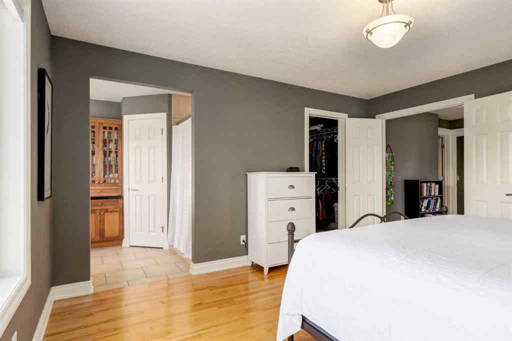 MLS® A2268943 - 1406 29 Street SW in Shaganappi Calgary, Residential