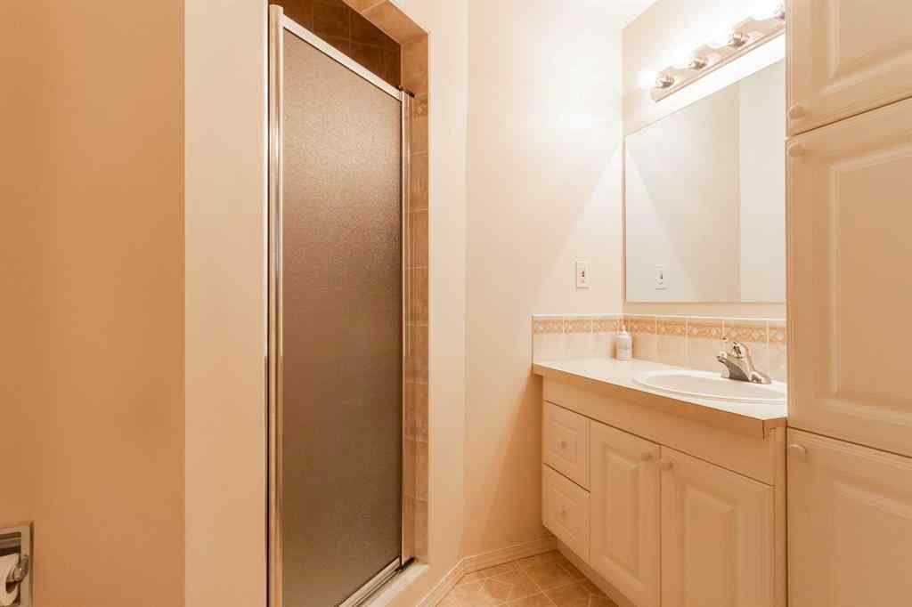 MLS® A2268949 - 225 19 Street NE in Northeast Crescent Heights Medicine Hat, Residential