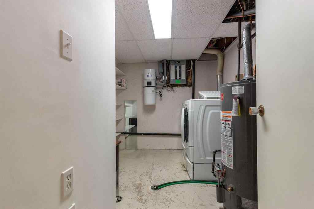 MLS® A2268949 - 225 19 Street NE in Northeast Crescent Heights Medicine Hat, Residential