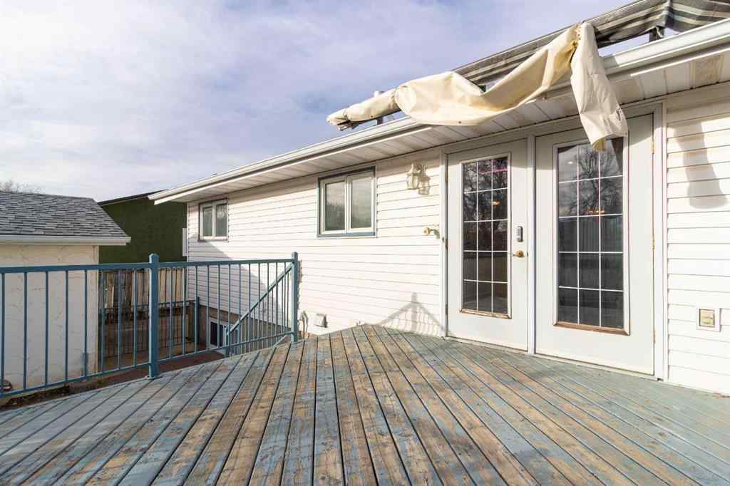 MLS® A2268949 - 225 19 Street NE in Northeast Crescent Heights Medicine Hat, Residential