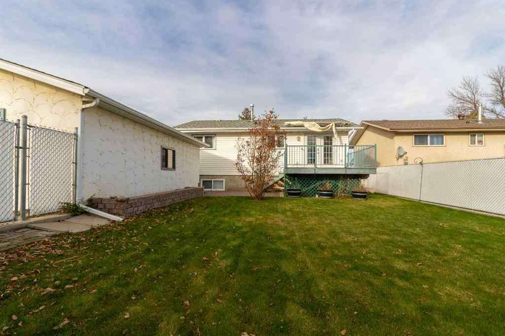 MLS® A2268949 - 225 19 Street NE in Northeast Crescent Heights Medicine Hat, Residential
