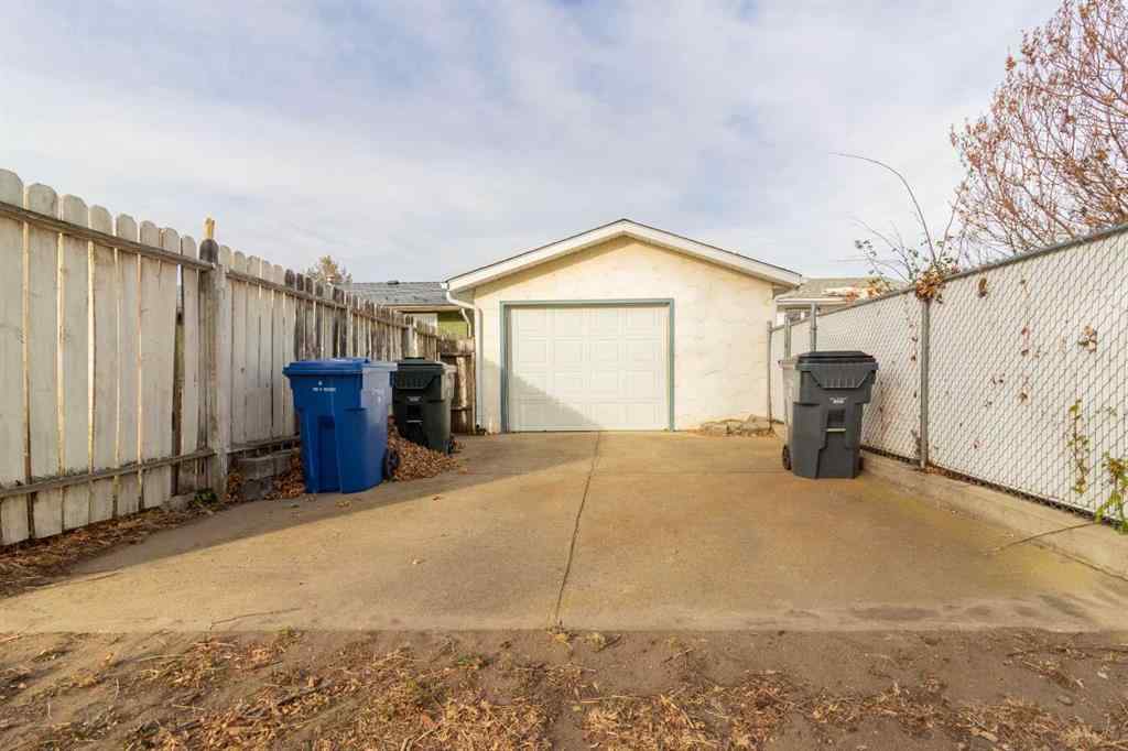 MLS® A2268949 - 225 19 Street NE in Northeast Crescent Heights Medicine Hat, Residential