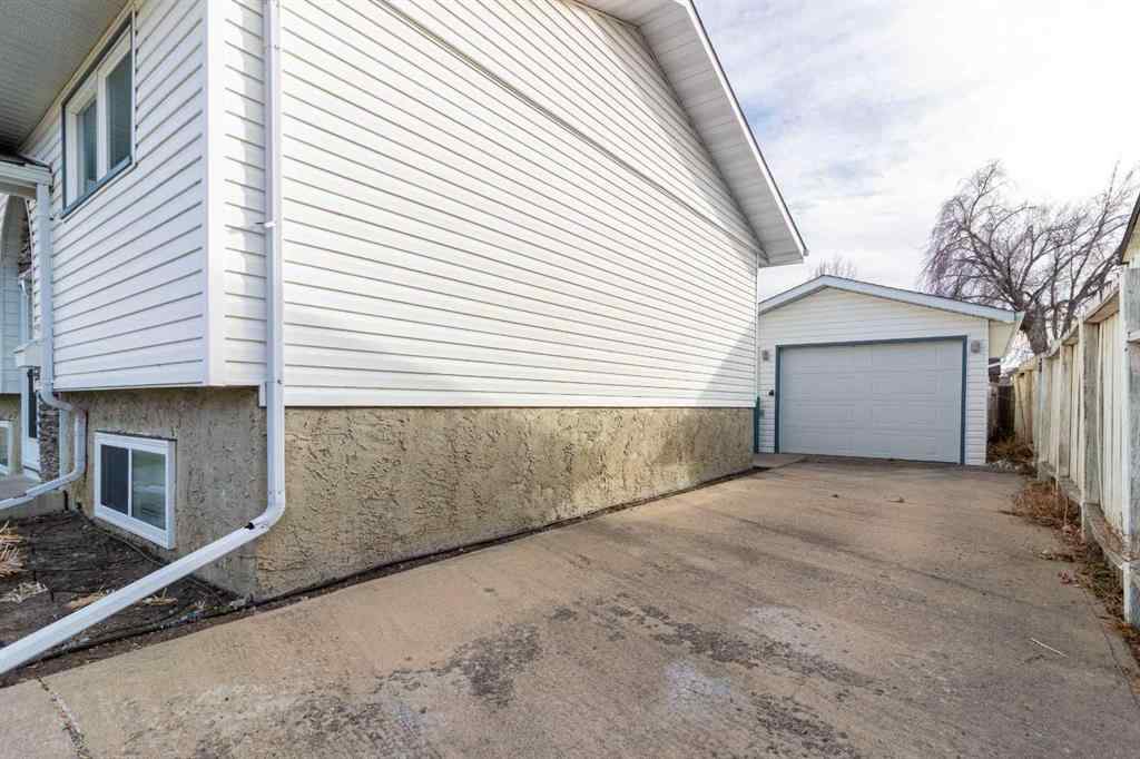 MLS® A2268949 - 225 19 Street NE in Northeast Crescent Heights Medicine Hat, Residential