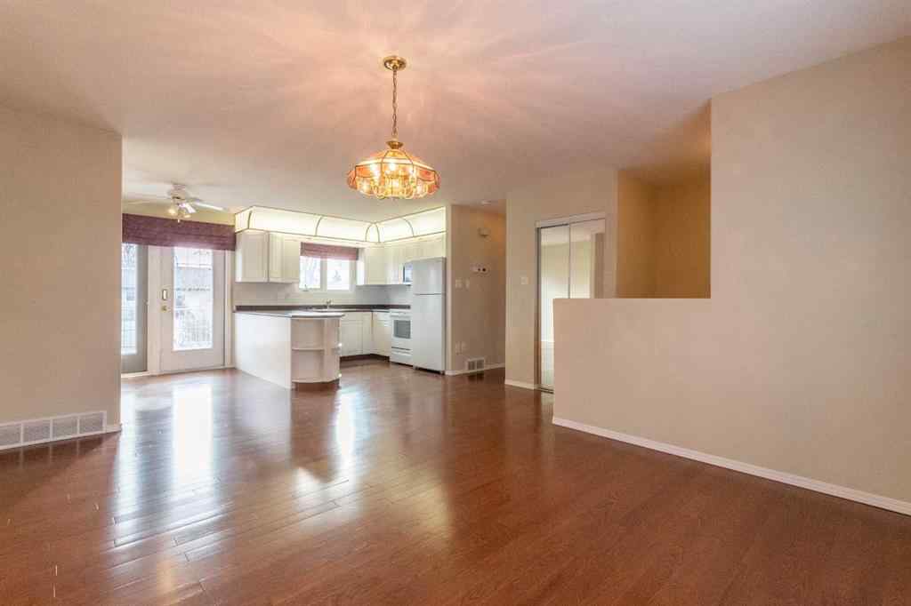 MLS® A2268949 - 225 19 Street NE in Northeast Crescent Heights Medicine Hat, Residential