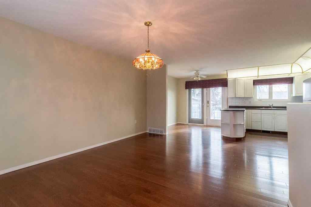 MLS® A2268949 - 225 19 Street NE in Northeast Crescent Heights Medicine Hat, Residential