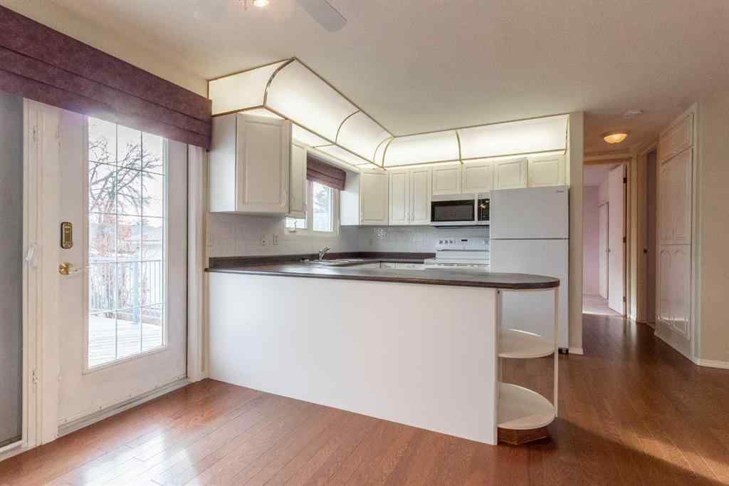 MLS® A2268949 - 225 19 Street NE in Northeast Crescent Heights Medicine Hat, Residential