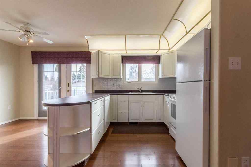 MLS® A2268949 - 225 19 Street NE in Northeast Crescent Heights Medicine Hat, Residential