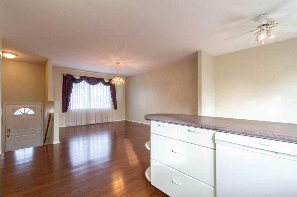 MLS® A2268949 - 225 19 Street NE in Northeast Crescent Heights Medicine Hat, Residential