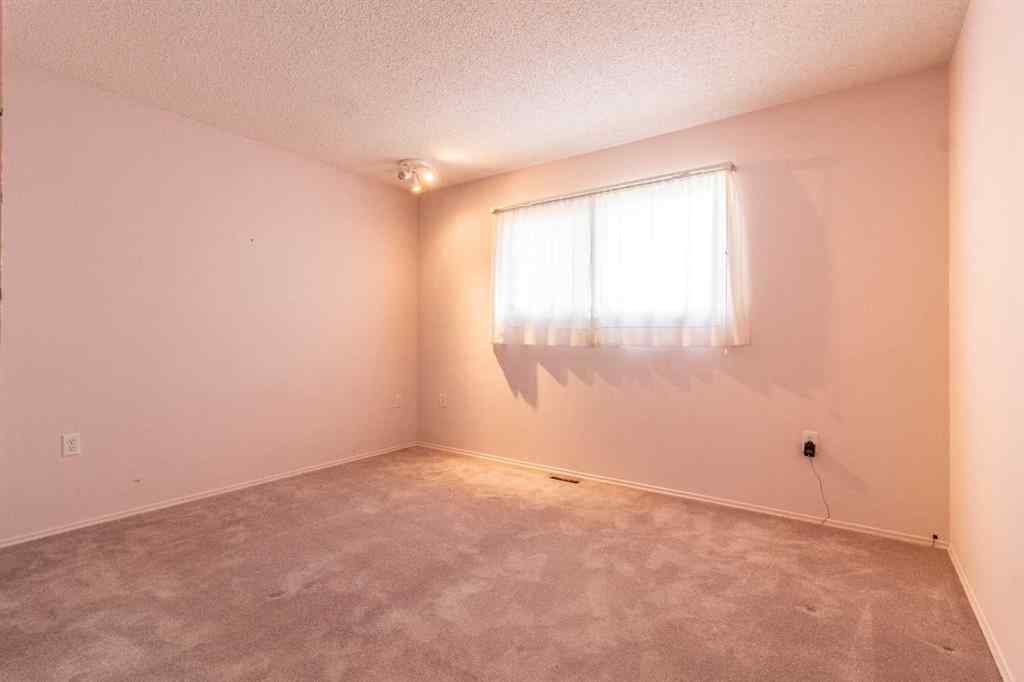 MLS® A2268949 - 225 19 Street NE in Northeast Crescent Heights Medicine Hat, Residential