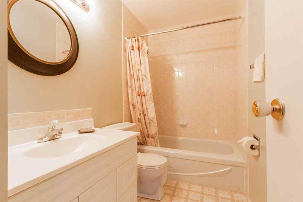 MLS® A2268949 - 225 19 Street NE in Northeast Crescent Heights Medicine Hat, Residential